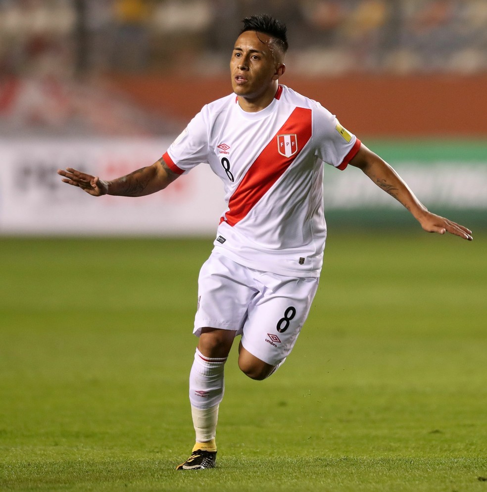 Cueva defendeu a seleção peruana contra o Equador na última terça-feira (Foto: EFE)
