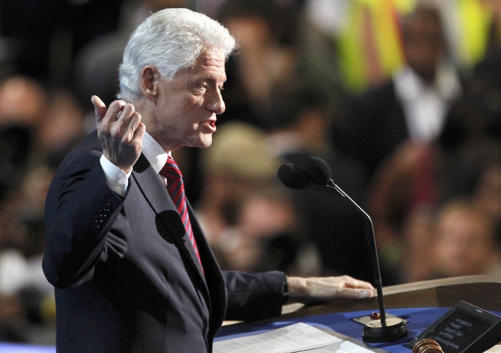 Bill Clinton foi absolvido em julgamento no Senado em fevereiro de 1999 — Foto: Jonathan Ernst/Reuters
