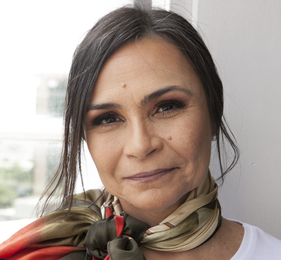 Jornalista Vera Araújo lança livro que conta os bastidores do caso Flordelis