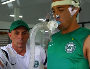 Rafinha faz exames no Coritiba durante reapresentação em 2013 (Foto: Divulgação / Site oficial do Coritiba)