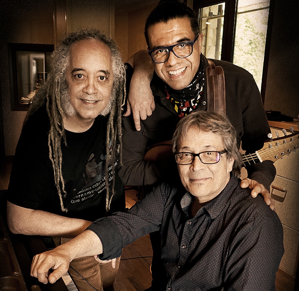 Hamilton de Holanda mixa as músicas brasileiras e flamenca em álbum com Chano Domínguez e Rubem Dantas |  Weblog do Mauro Ferreira
