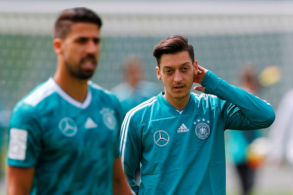 Mesut Özil foi alvo de críticas do presidente do Bayern de Munique, Uli Hoeness (Foto: Reuters)