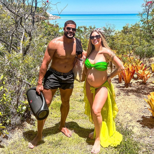 Hulk e a esposa Camila Ângelo em passeio de lancha (Foto: Instagram/Reprodução)