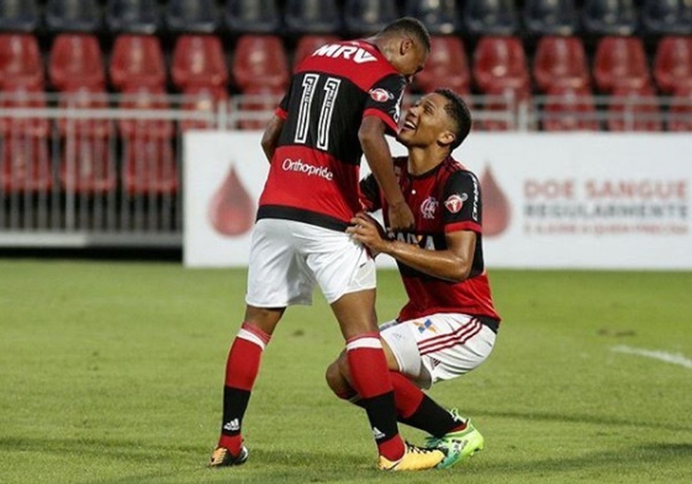 Wendel (com a 11) comemora com Vitor Gabriel (Foto: Reprodução/Instagram)