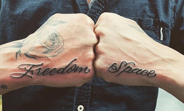 As tatuagens de Laurence Fox (Foto: reprodução instagram)
