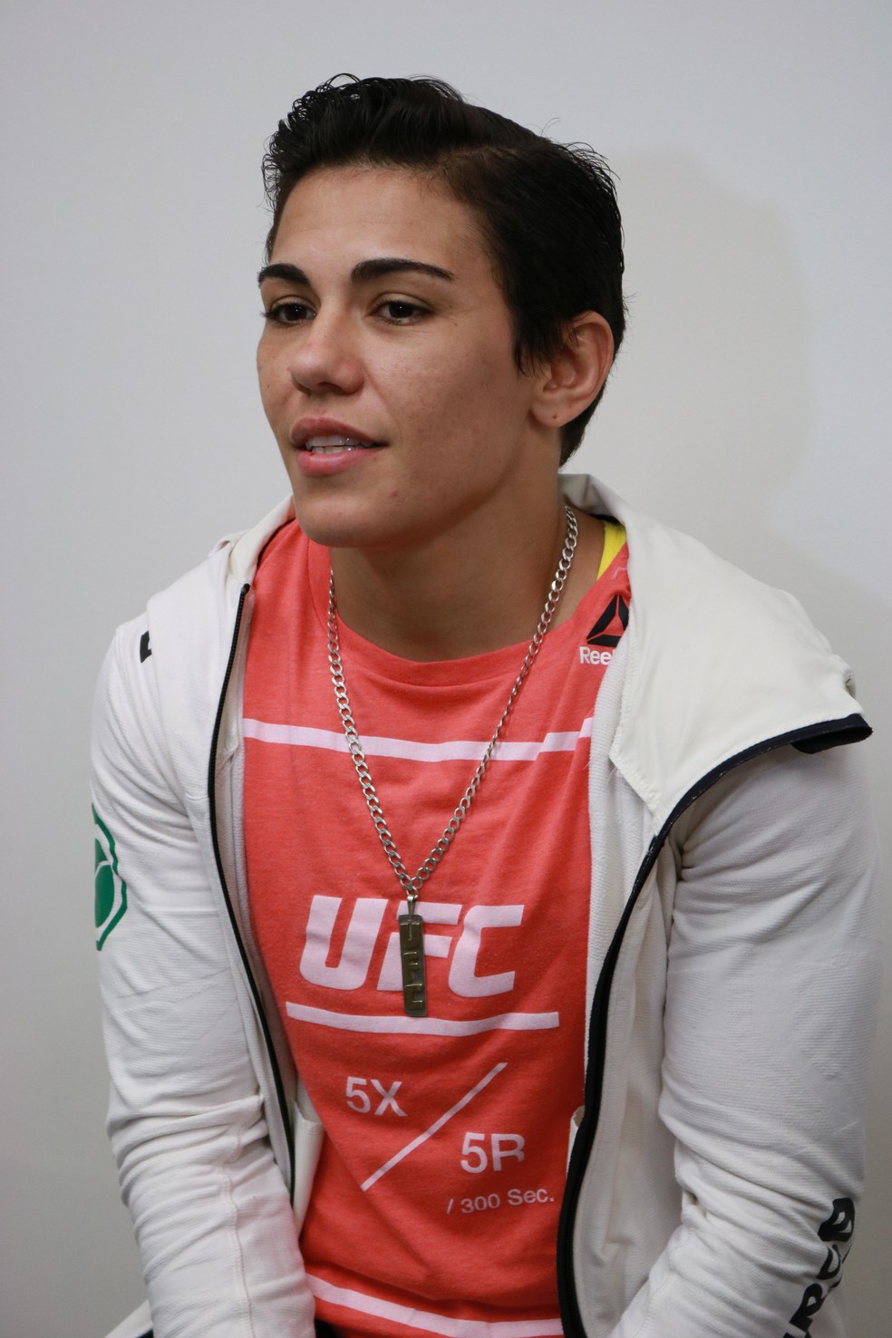 Jéssica "Bate-Estaca" Andrade fala com a imprensa brasileira no "Media Day" do UFC (Foto: Adriano Albuquerque)