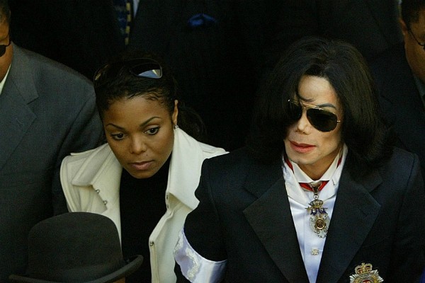 A cantora Janet Jackson com o irmão, Michael Jackson (Foto:  )