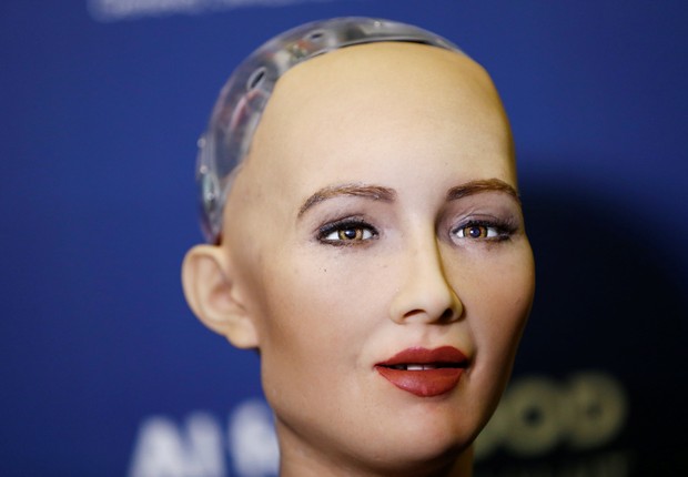 Robô Sophia no Global Summit em Geneva (Foto: Denis Balibouse/Reuters)