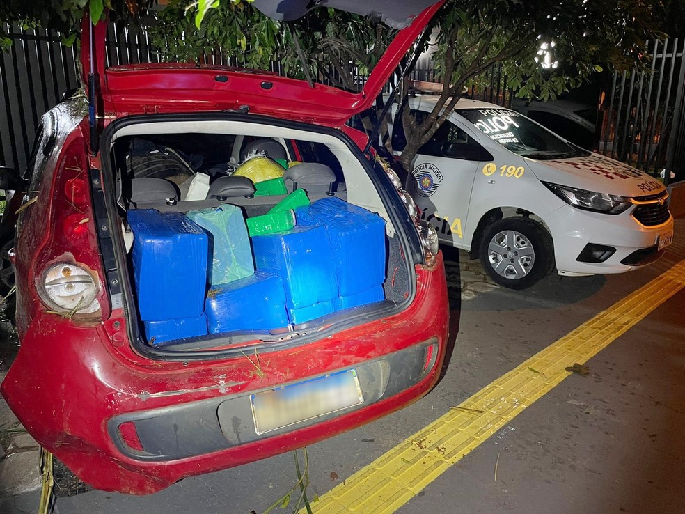 Carro lotado de maconha e skank capotou em Tarabai (SP) — Foto: Polícia Militar