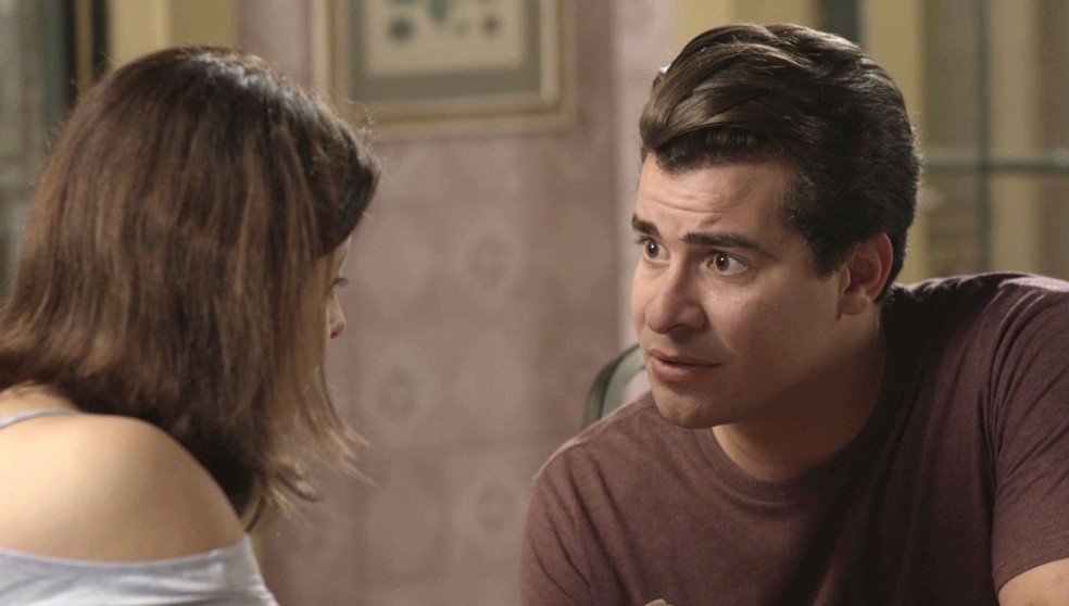 Júlio nega que esteja protegendo outros funcionários do hotel (Foto: TV Globo)