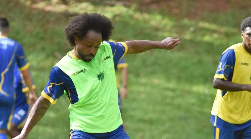 Celsinho é um dos destaques do novo Esporte Clube Lemense, ex-Atibaia — Foto: Divulgação/EC Lemense