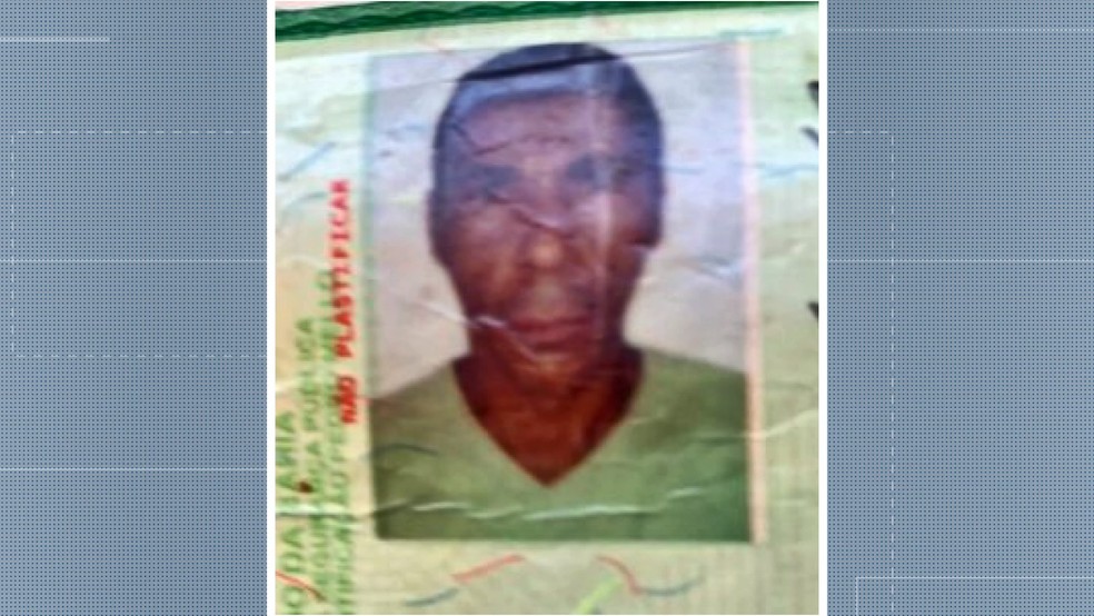 Sem saber nadar, homem morre afogado em lagoa na Bahia enquanto usava colchão inflável como boia — Foto: Reprodução/TV Bahia