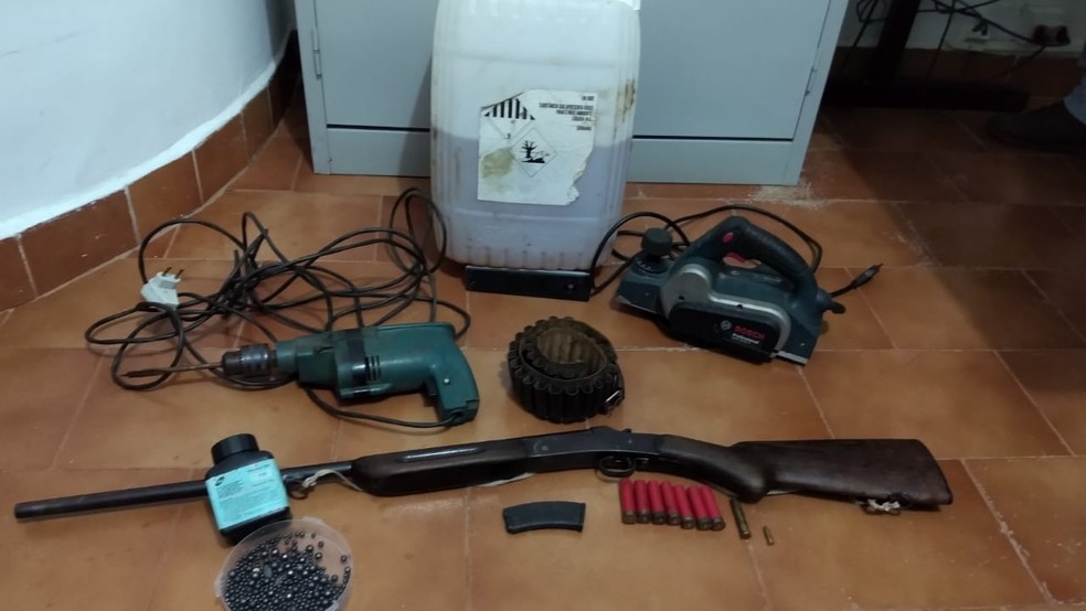 Armas foram apreendidas durante operação da polícia — Foto: Polícia Civil