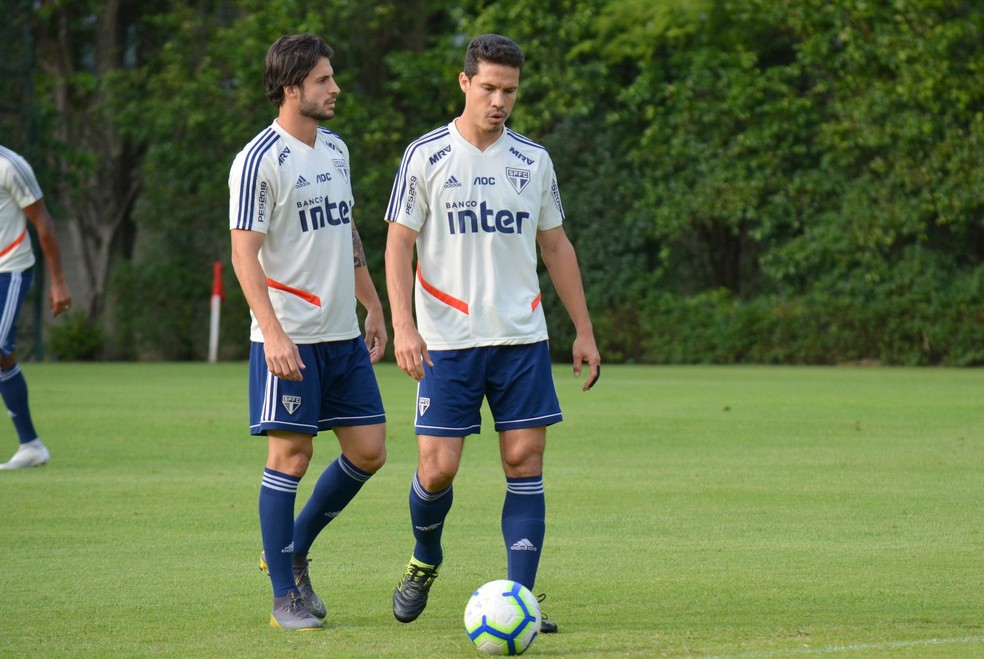 Hudson e Hernanes treinaram nesta quinta-feira no São Paulo — Foto:  Érico Leonan / saopaulofc.net