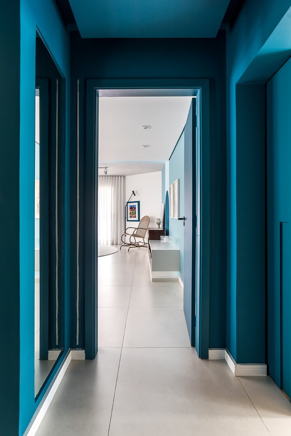 100 m² com decoração afetuosa em tons de azul e coral (Foto: Foto: Eduardo Macarios)