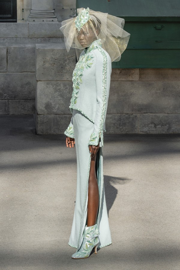 Penteado moicano no desfile da Chanel (Foto: Imaxtree) Penteado moicano no desfile da Chanel (Foto: Imaxtree)