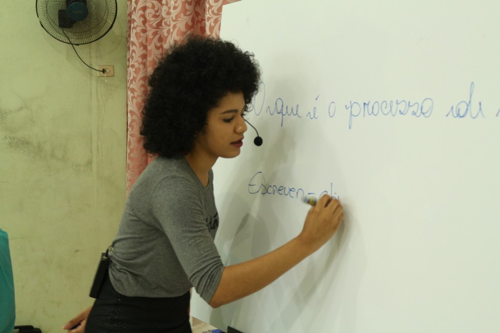 O Projeto Jovem Aprovado oferece revisões solidárias para o Exame Nacional de Ensino Médio (ENEM) (Foto: Foto: Divulgação )