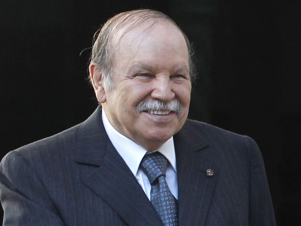 Abdelaziz Bouteflika em foto tirada em abril de 2013. Presidente argelino teria sido internado após sofrer derrame celebral — Foto: Louafi Larbi/Reuters