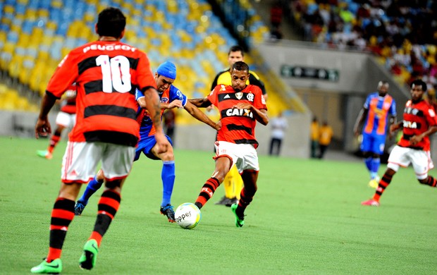 Para Lino, Carlos Eduardo e Elano não dão liga no meio-campo do Fla