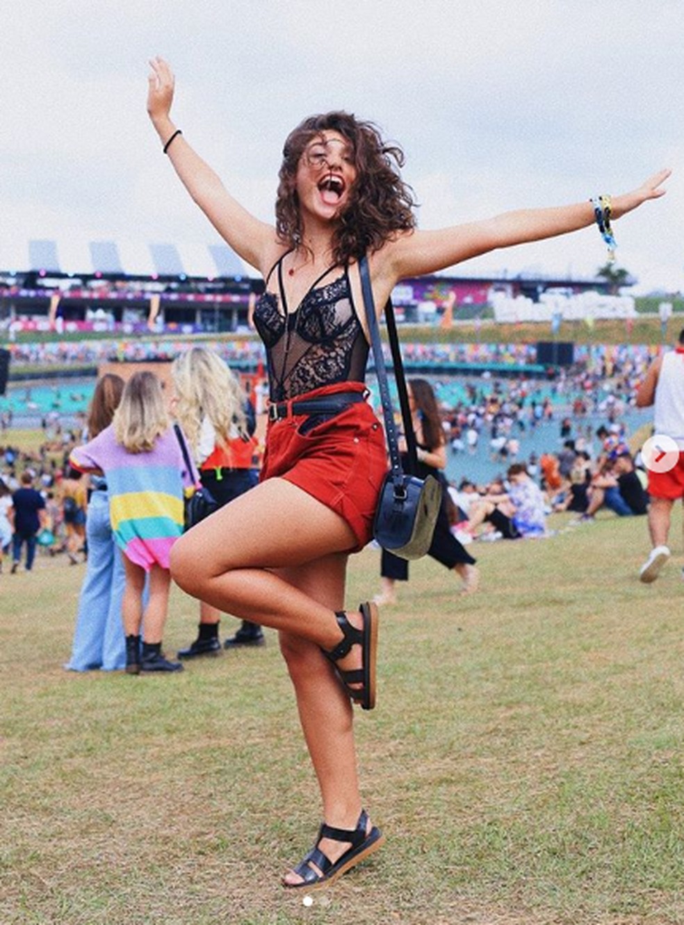 Giovanna Grigio curtindo o Lollapalooza — Foto: Reprodução/Instagram