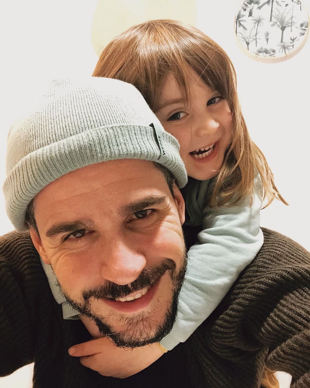 Pedro Neschling se despede de filha em Portugal: "sua casa também é no meu coração" (Foto: Instagram)
