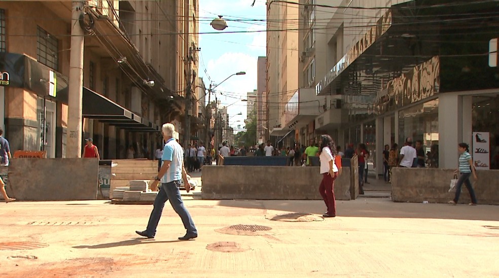 Revitalização do calçadão de Ribeirão Preto demorou cinco anos e entrega foi adiada sete vezes (Foto: Reprodução/EPTV)