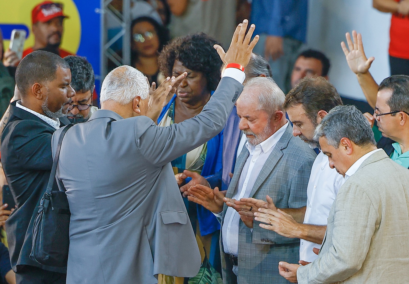 Ex-presidente Lula (ao centro) durante evento com pastores evangélicos em São Gonçalo, em 9 de setembro — Foto: Ricardo Stuckert