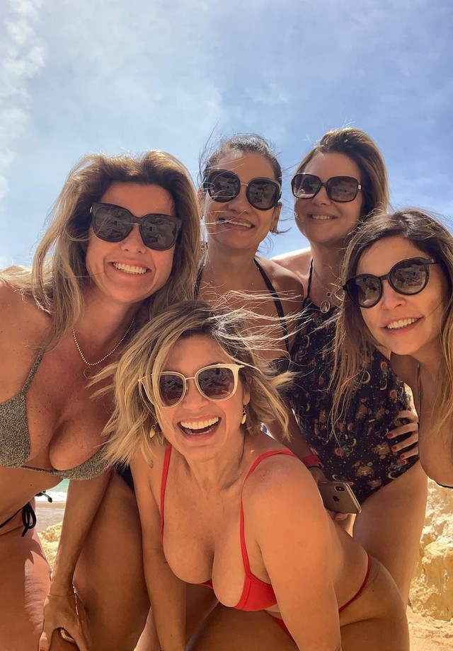 Flávia Alessandra curte férias com as amigas pela Europa (Foto: reprodução/Instagram)