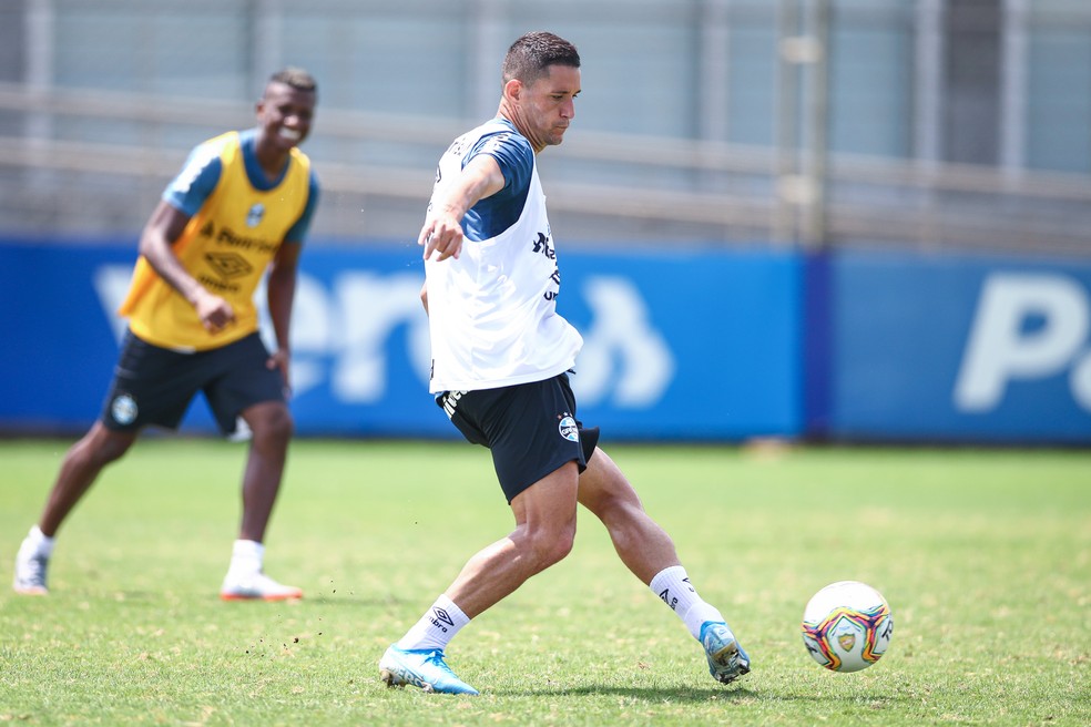 Thiago Neves em treino do Grêmio — Foto: Lucas Uebel/Grêmio