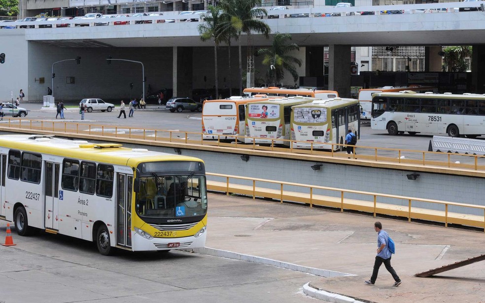 Ônibus na Rodoviária do Plano Piloto, em Brasília (Foto: Gabriel Jabur/Agência Brasília)