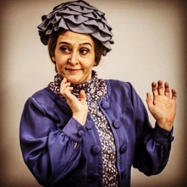 Andrezza Massei caracterizada como Dona Clotilde, a Bruxa do 71, em Chaves - Um Tributo Muslcal (Foto: Rafael Beck/Divulgação)