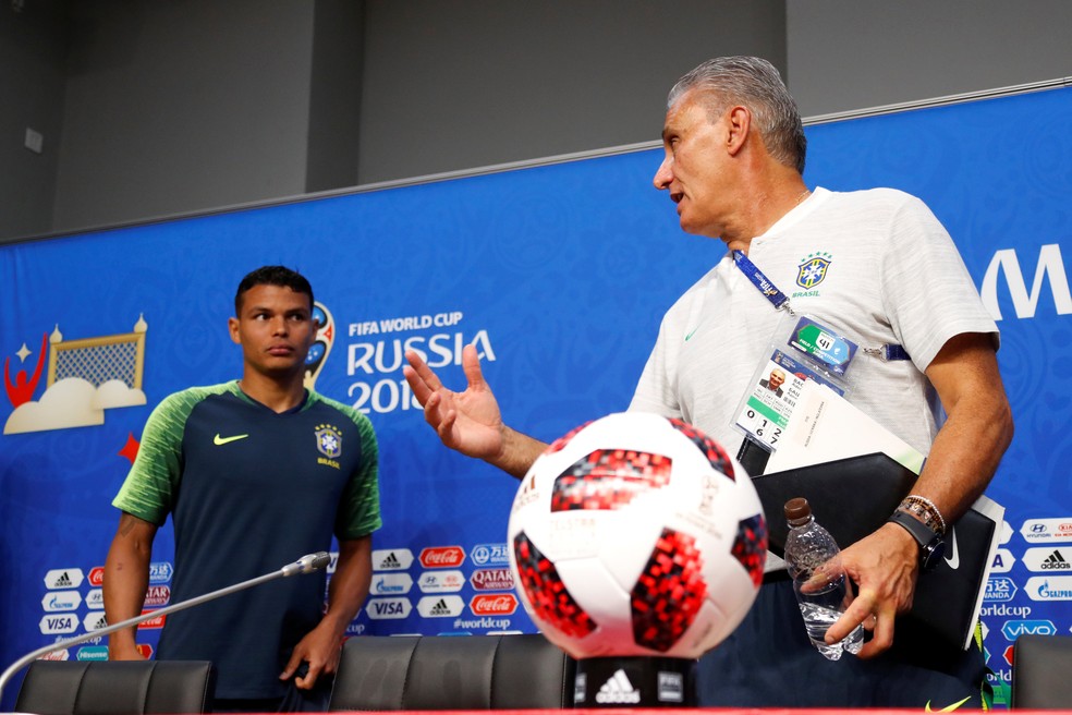 Tite e Thiago Silva coletiva da seleção brasileira (Foto: David Gray / Reuters)