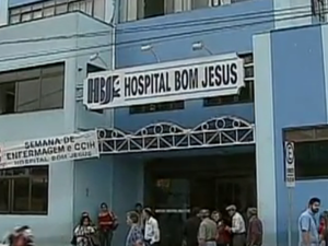 Jovem foi levada ao Hospital Bom Jesus, em Ponta Grossa (Foto: Reprodução/RPC)