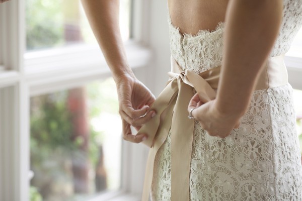 Lethicia sugere que a noiva comece a procurar seu vestido assim que marcar o casamento (Foto: Thinkstock)