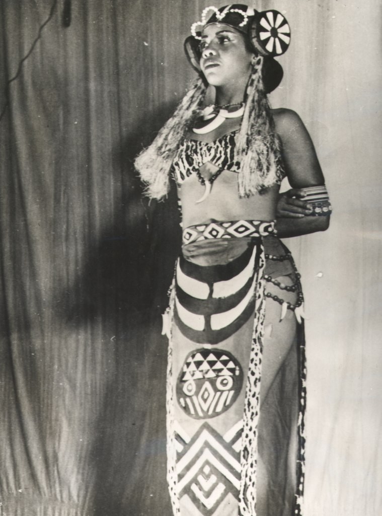 Mercedes Baptista performando seu balé folclórico  (Foto: Arquivo Nacional)