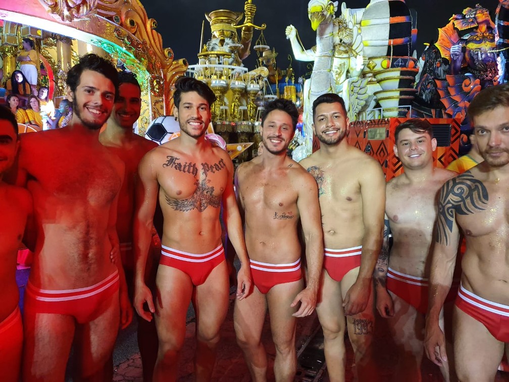 Tom Maior Tem Ala De 20 Homens Vestidos So De Sunga Carnaval 2020 Em Sao Paulo G1
