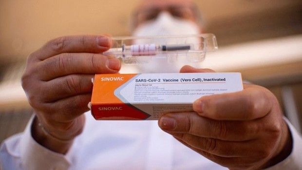 Todas as vacinas aprovadas pela OMS, como Coronavac e AstraZeneca, serão aceitas pelos americanos (Foto: Getty Images via BBC)