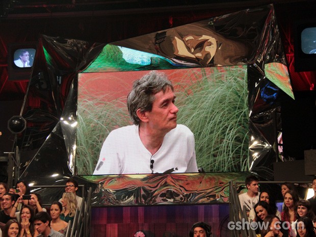 Moldura espelhada dá um novo ar ao telão do programa (Foto: TV Globo/Altas Horas)