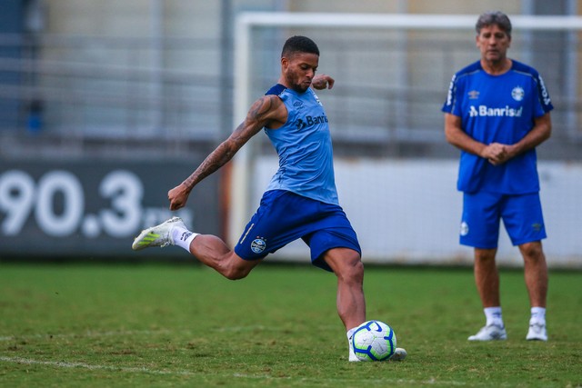 Renato fala com André sobre B.O e dá conselho ao jogador