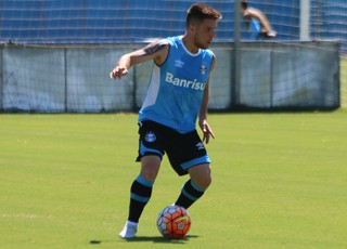 Ramiro volta a treinar com bola em reapresentação do Grêmio após vitória