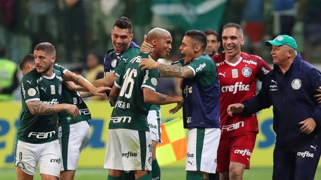 Deyverson comemora o primeiro gol do Palmeiras