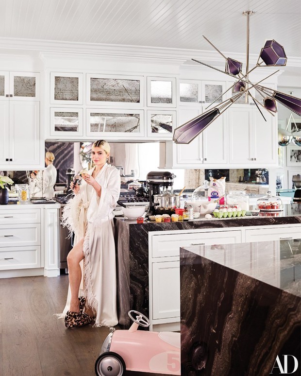 Cozinha da casa de Kylie Jenner (Foto: Reprodução Architectural Digest)