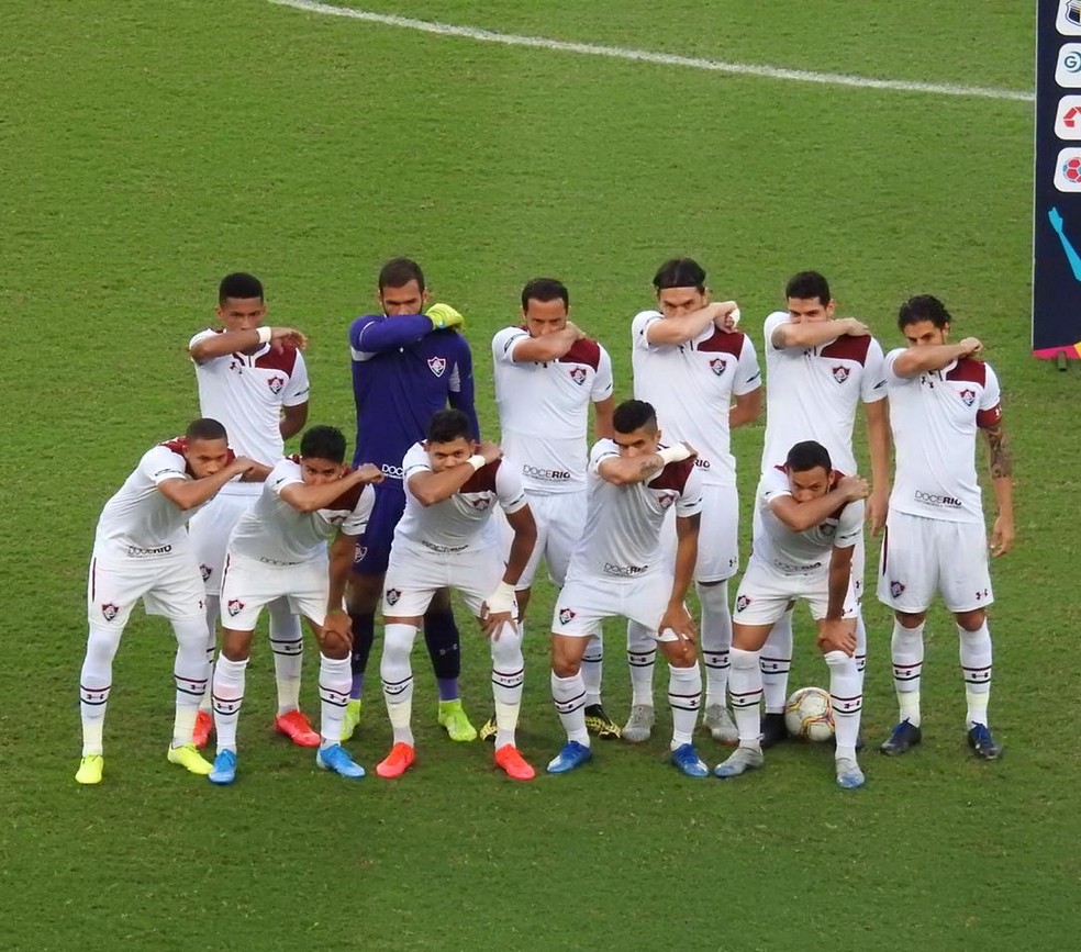 Jogadores do Fluminense fazem protesto contra jogos durante pandemia do coronavírus — Foto: Fred Gomes