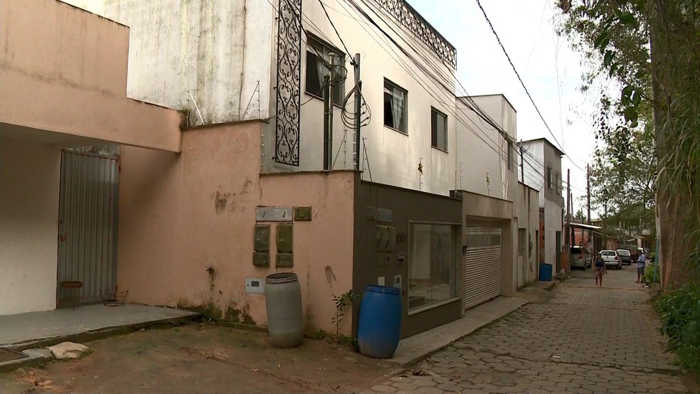 Moradores da região precisaram deixar as casas em Linhares, no Espírito Santo — Foto: Juliano Gomes/ TV Gazeta