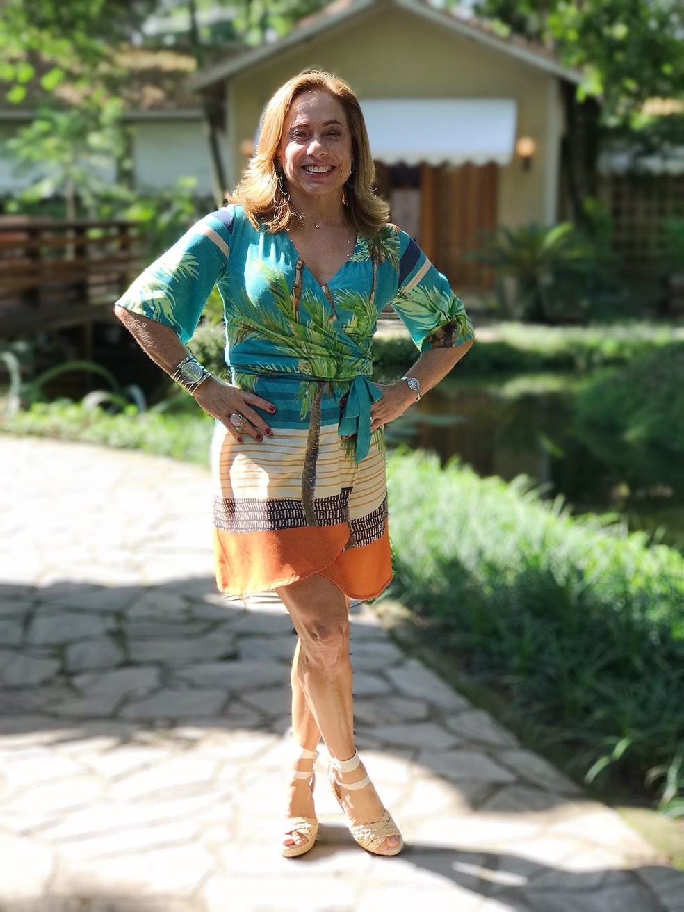 Cissa Guimarães escolhe look de estampa de praia para o 'É ...