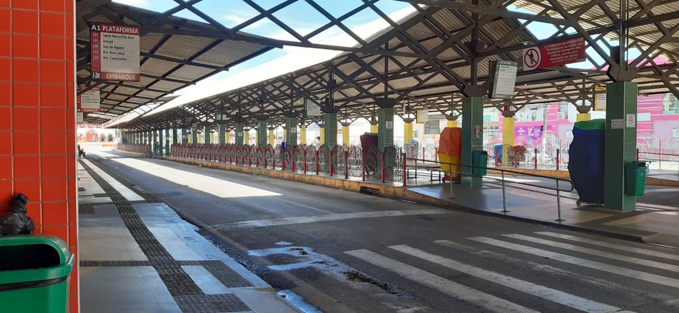 Terminal Urbano, Rio Branco, está vazio neste domingo (16) — Foto: Hugo Costa/Rede Amazônica Acre