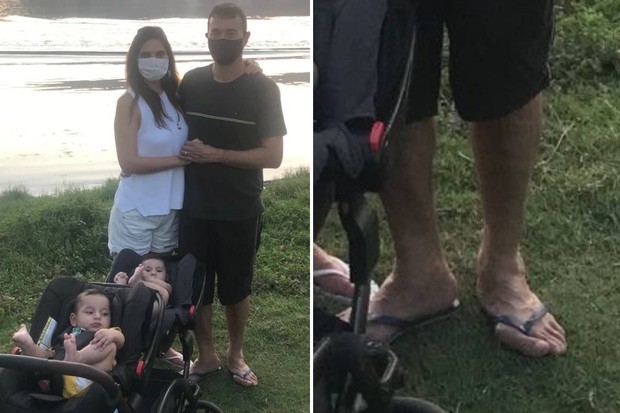 Andréia Sadi e André Rizek com os filhos; dedão do jornalista roubou a cena   (Foto: Reprodução/Instagram)