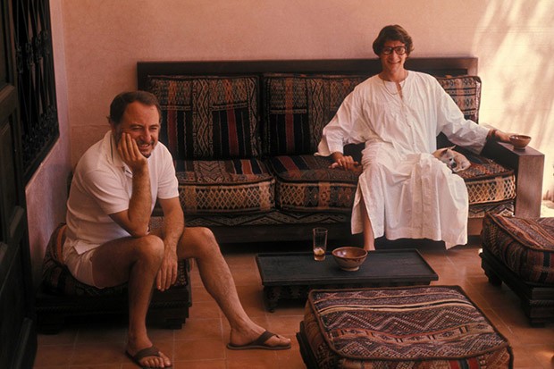 Pierre Bergé, left, and Yves Saint Laurent at Dar es Saada in Marrakech in 1977  (Foto: Guy Marineau Copyright Fondation Pierre Berge-Yves Saint Laurent, Paris)