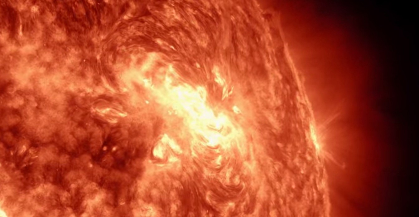 Mancha solar era 14 vezes maior do que a Terra (Foto: Reprodução)