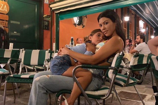Kourtney Kardashian e a filha Penelope (Foto: Instagram)